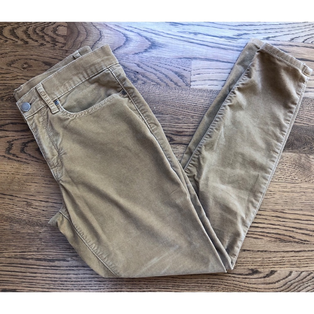 Women’s GAP beige corduroy pants!